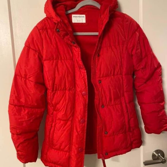 Red Puffer Amazon Essentials - Picture 1 of 3